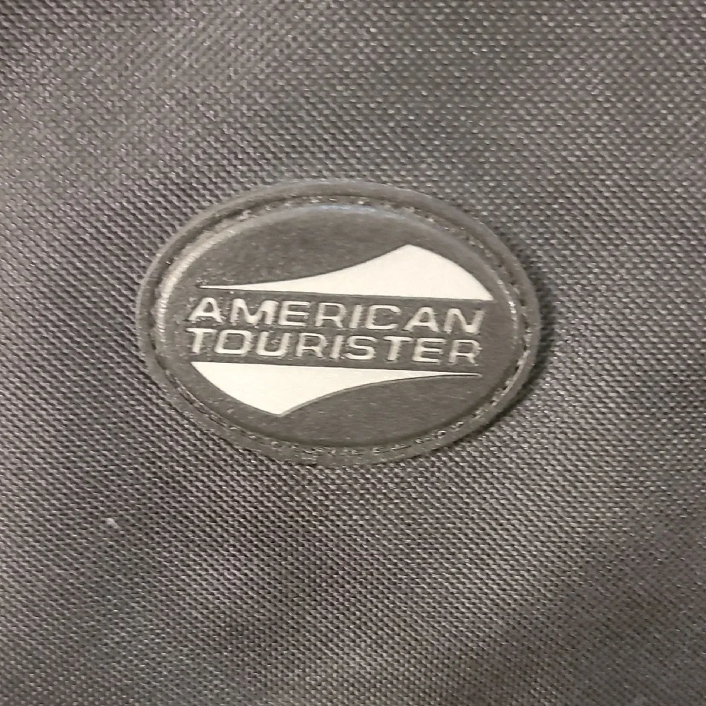 AMERICAN TOURISTER Black Duffel Bag with Dual Front Pockets